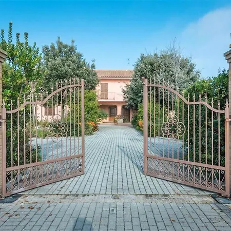 One Bedroom With Sea View Enclosed Garden And Wifi At 6 Km Away From The *